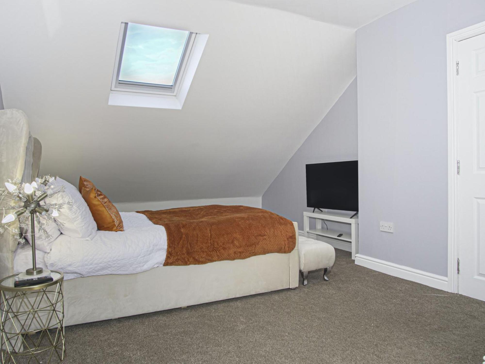 Luxe 5 Bed Bungalow In Snodland, Medway, Kent المظهر الخارجي الصورة